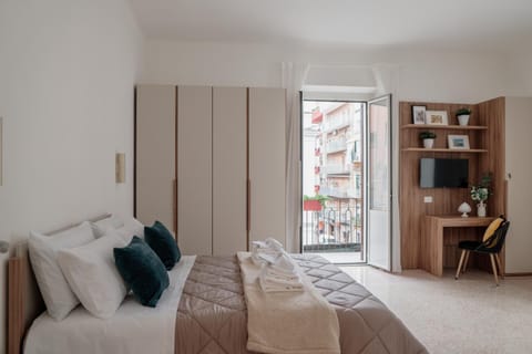 Bed, TV and multimedia, Photo of the whole room, Bedroom, wardrobe