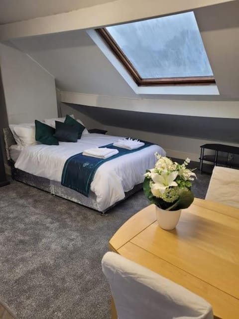 Large 5 Bedrooms in Sheffield, Near City Centre & Parks Apartment in Sheffield