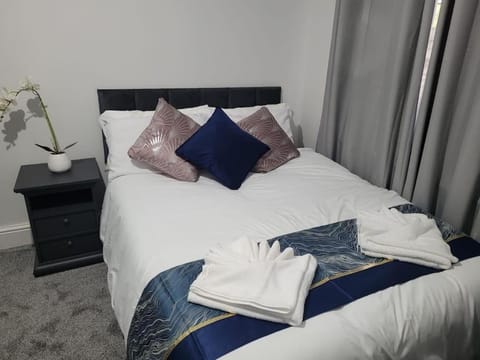 Large 5 Bedrooms in Sheffield, Near City Centre & Parks Apartment in Sheffield