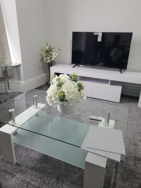 Large 5 Bedrooms in Sheffield, Near City Centre & Parks Apartment in Sheffield