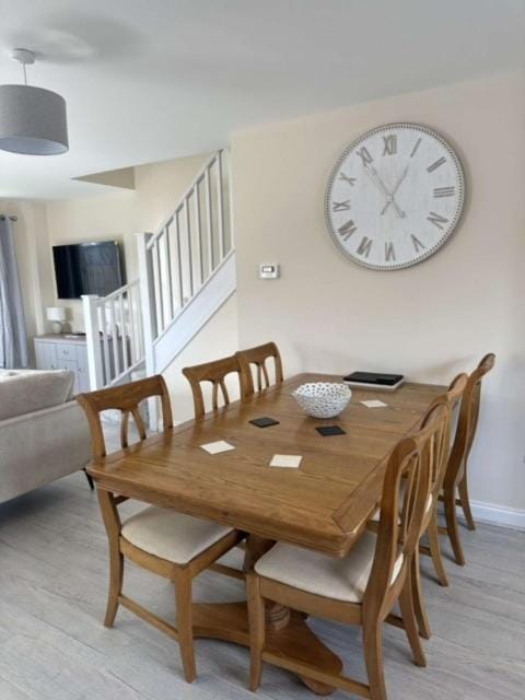 Newark area - modern 3 bedroom semi with free off road parking for 2 vehicles House in Newark-on-Trent