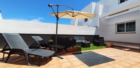 Balcony/Terrace, sunbed