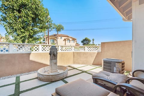 5bed 3bath Private gated community home 7miles to Downtown La close to Disney Apartment in Bell Gardens