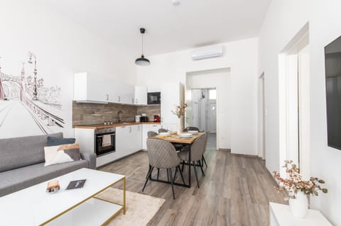 Kitchen or kitchenette, Living room