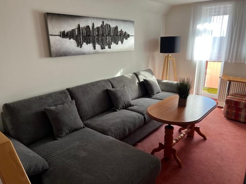 Communal lounge/ TV room, TV and multimedia, Living room, Evening entertainment
