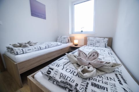 Photo of the whole room, Bedroom, towels
