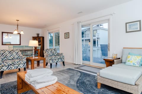 Fritz by Bryant Real Estate House in Wrightsville Beach