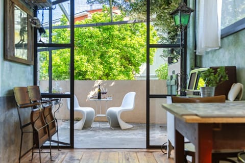 Patio, Day, Garden, Seating area, Dining area, Garden view