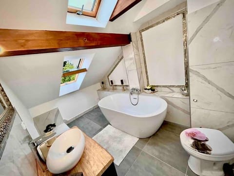 Shower, Toilet, Bath