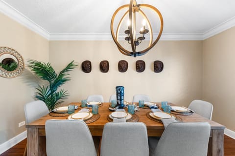 Centrally Located 4BD Oasis with Pool & Movie Patio House in Hollywood