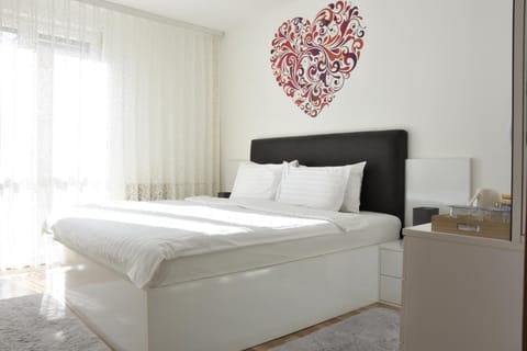 Bed, TV and multimedia, Coffee/tea facilities, Photo of the whole room, Bedroom
