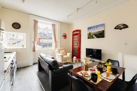 Clifton Nr Centre, Parking x 1, Garden Picnic Area Apartment in Bristol