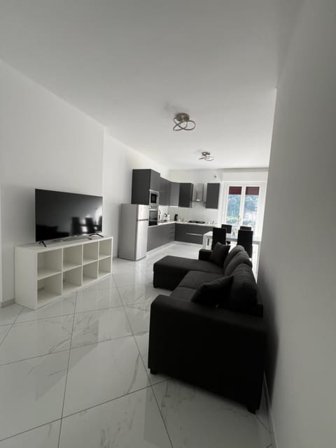 TV and multimedia, Kitchen or kitchenette, Living room, Seating area