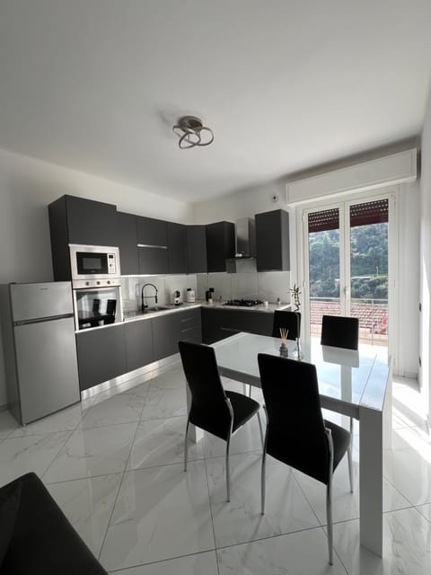 Kitchen or kitchenette, Dining area, dishwasher, oven, stove