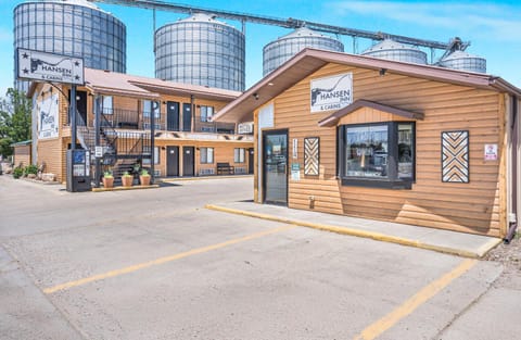 Property building, Day, Lobby or reception, Location, Parking
