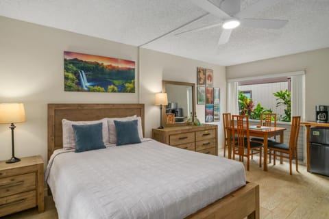 Princeville Sands Studio with Pool and Hot Tub (137-B) Apartment in Princeville