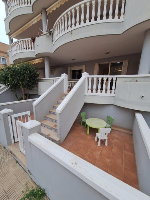 Facade/entrance, Balcony/Terrace
