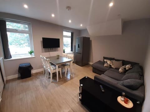 Central 3 beds with parking Apartment in Reading