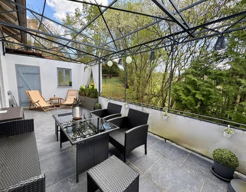 View (from property/room), Balcony/Terrace, Dining area