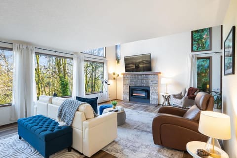 Uplake Forest Retreat House in Lake Forest Park