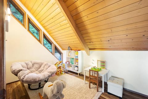 Uplake Forest Retreat House in Lake Forest Park