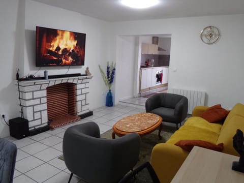 Communal lounge/ TV room, TV and multimedia, Living room