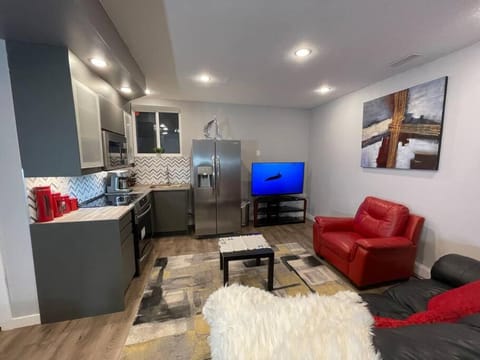TV and multimedia, Kitchen or kitchenette, Living room, Seating area, Evening entertainment