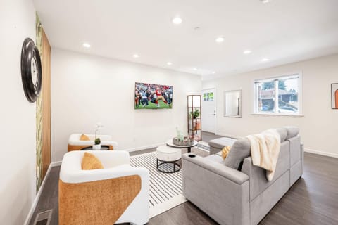 Modern & Family Oasis Minutes from SeaTac Airport House in SeaTac