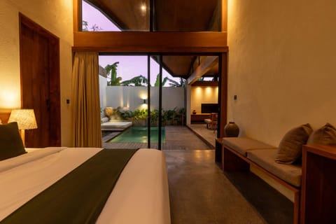 Bedroom, Pool view