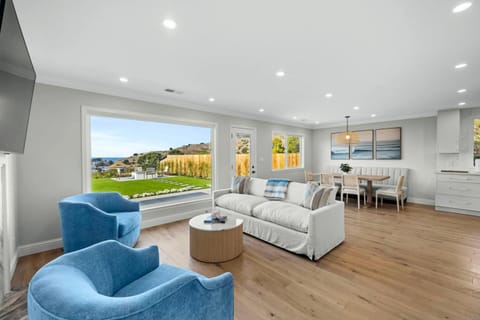 Luxurious Private Coastal Home Hot Tub & Ocean Views Near San Francisco House in Pacifica