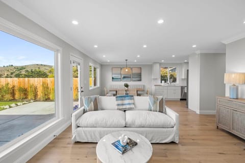 Luxurious Private Coastal Home Hot Tub & Ocean Views Near San Francisco House in Pacifica