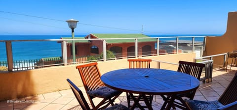 Patio, Day, Natural landscape, View (from property/room), Balcony/Terrace, Seating area, Dining area, Sea view