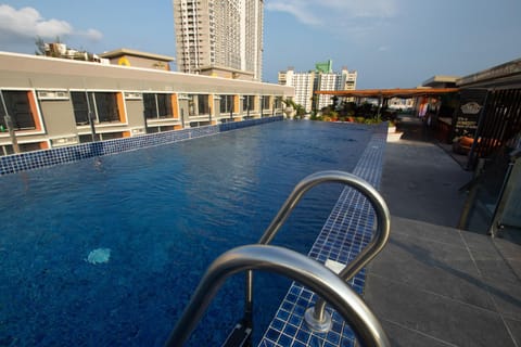 Swimming pool, Swimming pool