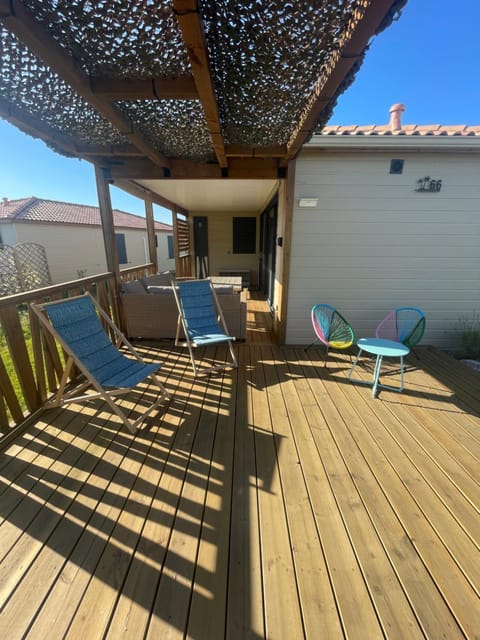 Patio, sunbed