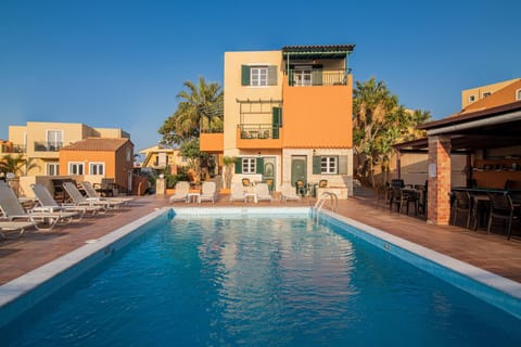 Property building, Day, Pool view, Swimming pool, Swimming pool, sunbed