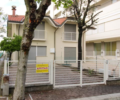 Property building, Day, Street view