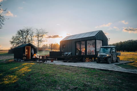 Property building, Natural landscape, BBQ facilities, Garden, Garden view, Sunset