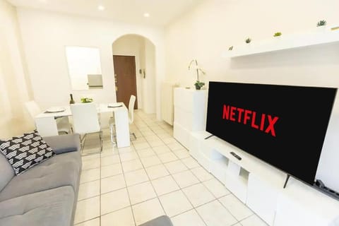 TV and multimedia, Living room, Dining area, Evening entertainment