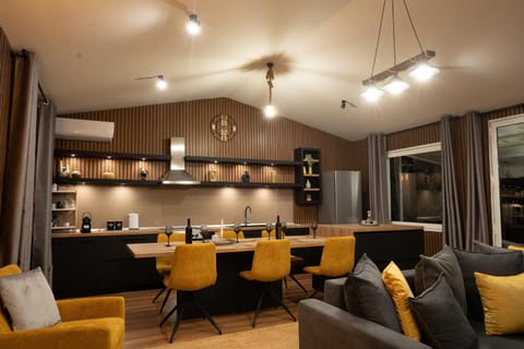 Kitchen or kitchenette, Living room, Seating area