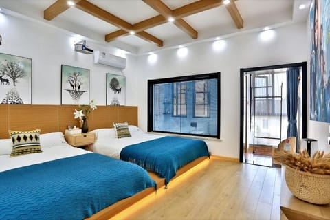 Bed, Photo of the whole room, Bedroom, air conditioner