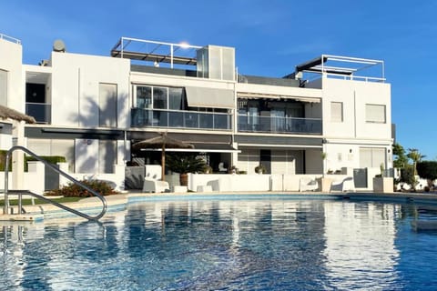Property building, Day, Pool view, Swimming pool