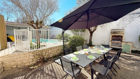 Patio, View (from property/room), Balcony/Terrace, Dining area, Pool view, Swimming pool, sunbed