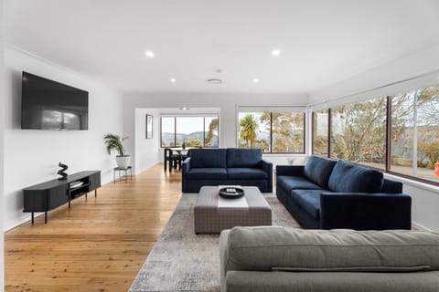 TV and multimedia, Living room, Seating area