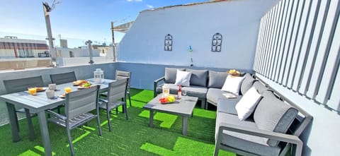 Day, View (from property/room), Balcony/Terrace, Seating area, Dining area