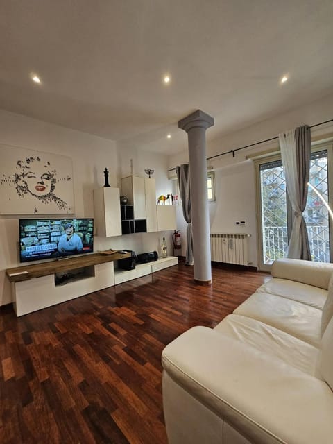 Communal lounge/ TV room, TV and multimedia, Living room, Evening entertainment