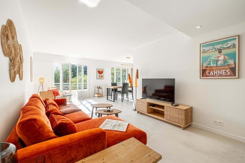 TV and multimedia, Living room, Seating area