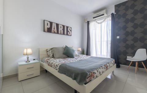 Amazing Apartment with Side Sea View Apartment in Saint Paul's Bay