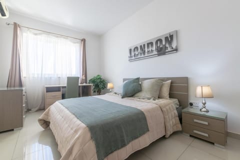 Amazing Apartment with Side Sea View Apartment in Saint Paul's Bay