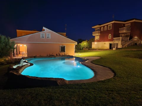 Property building, Night, Garden, Garden view, Pool view, Swimming pool, group of guests, sunbed