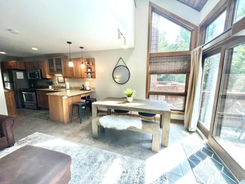 Ski in Ski out Townhome, Indoor and outdoor pools, hot tub, fire pits, and more House in Lutsen